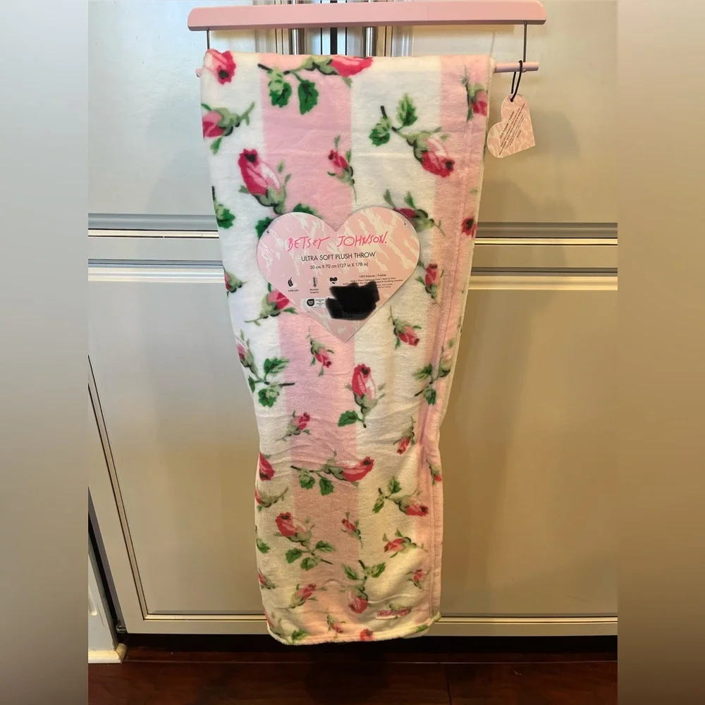 Betsey Johnson Pink and Green Roses Floral Throw Blanket Spring Summer